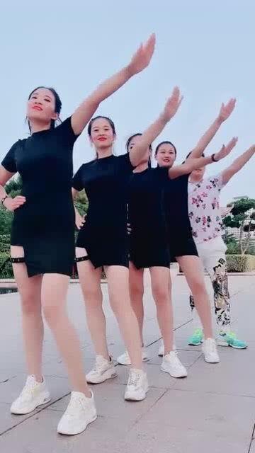 娱乐吃瓜美女背景,揭秘吃瓜美女背后的故事 第3张 娱乐吃瓜美女背景,揭秘吃瓜美女背后的故事 第3张