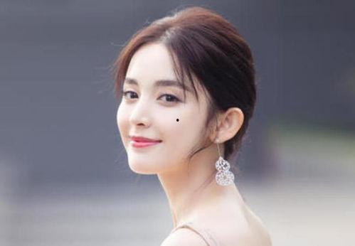 古力娜扎最新绯闻爆料,神秘男子深夜探班引热议  第2张