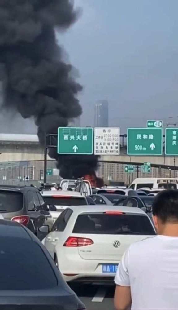 机场高速爆料事件视频,揭秘背后惊人真相  第3张