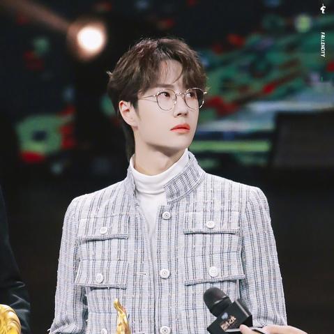 王一博爆料徐峥视频,视频引发网友热议  第2张