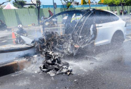 爆料热线车祸新闻视频,爆料热线视频揭露惨烈一幕