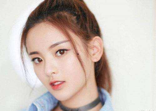 娱乐圈爆料君杨超越,娱乐圈爆料君的星光璀璨之路